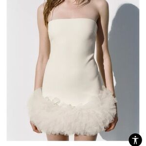 Elegant Cream Strapless Dress with Tulle Hem